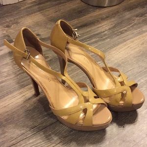 Gianni Bini two tone tan heel
